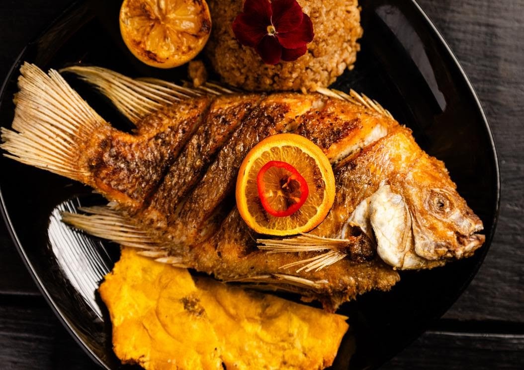 Fried fish with rice and plantain